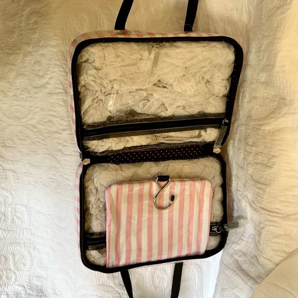 Victoria’s Secret toiletry bag -NWT - Picture 9 of 16